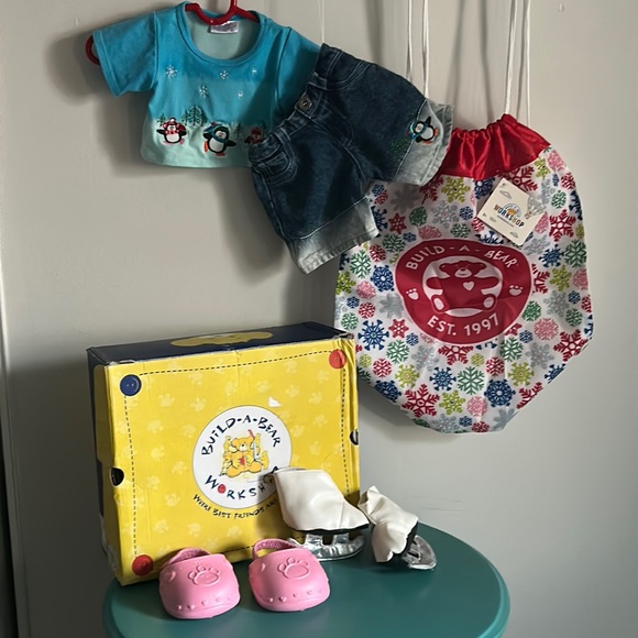 Build A Bear Winter Theme 5 Piece Holiday Outfit Accessories Gift Bag Bundle - Picture 2 of 14